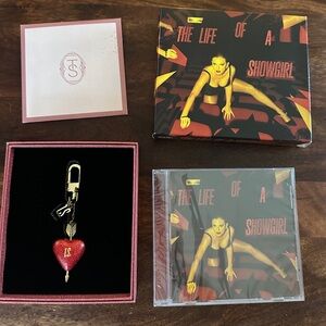 TAYLOR SWIFT - The Life of a Showgirl: It's Frightening Edition - Deluxe CD